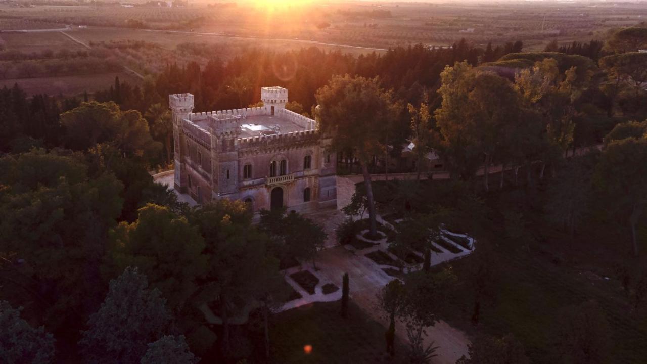 Castle Elvira - The Castle & The Cottage Trepuzzi المظهر الخارجي الصورة